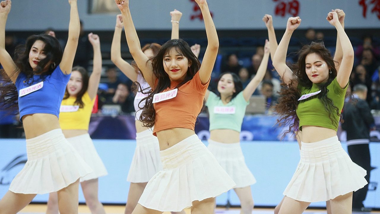 120斤女孩C位燃爆全场:她凭什么让全网刷屏?